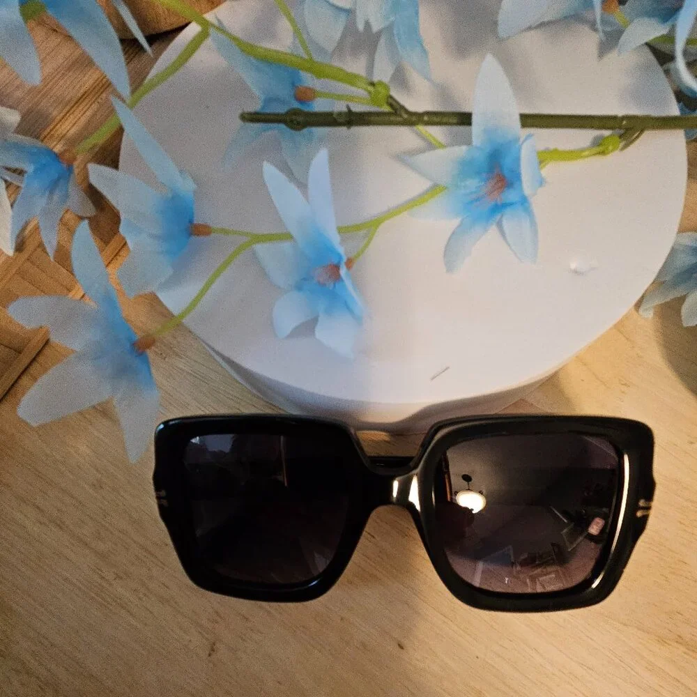 Marc Jacobs Sunglasses - Picture 2 of 10